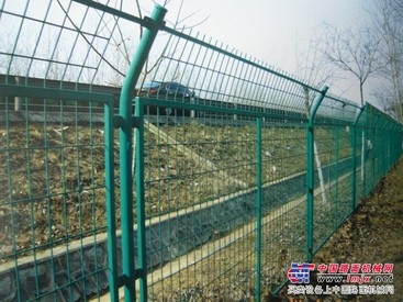浸塑护栏网/安平县驰标丝网制品有限公司
