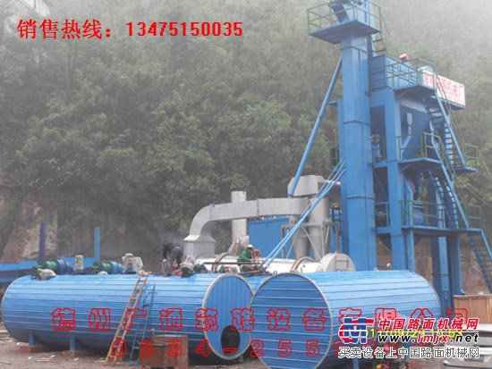 ZLG-50吨X2台燃煤储存罐与1000型搅拌站配套现场