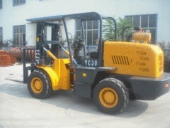 代理FAYC30越野式叉车，潍坊哪里有卖划算的越野式叉车