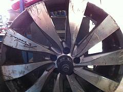 福州提供规模大的轮毂腐蚀修复服务  ——汽车轮毂喷漆