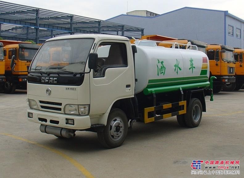 供应二手2-25吨洒水车，8成新，全新上装，全新罐体水泵