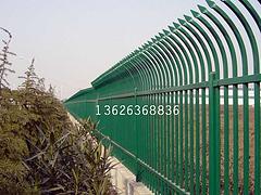 潍坊哪有供应价格合理的锌钢护栏，定制锌钢护栏