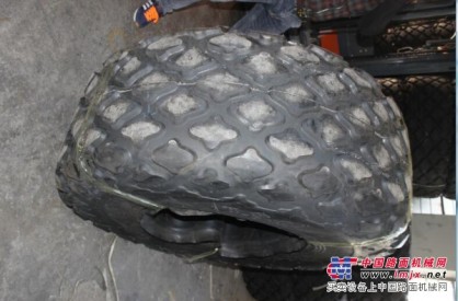 專注優質廈工XG6181-Ⅰ壓路機橡膠輪胎    