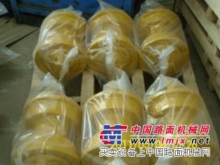 供应山推SD23支重轮