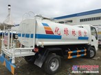 新旧洒水车油罐车