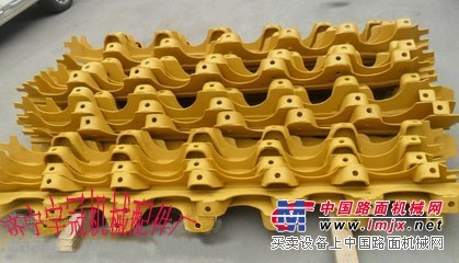 供应山推推土机支重轮护板支重轮附件