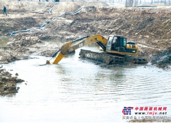 水陆两用挖掘机滨州金毅设备有限公司