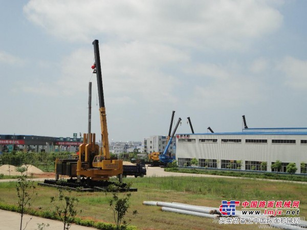 供应 ZYC240B-B 液压静力压桩机出售
