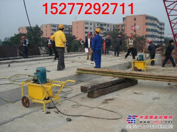 高速公路路面维修作业设备，液压劈裂机