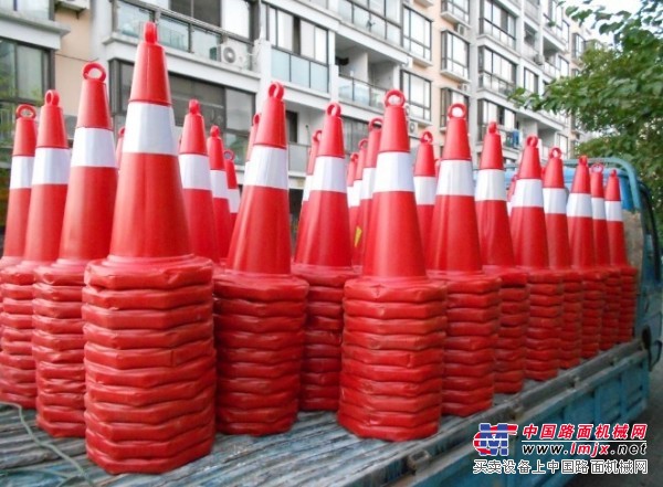 选热门交通路锥，就到吉鲁交通|手提方锥公司