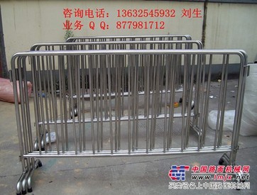 厂家供应蓝球场专用的不锈钢护栏、围栏
