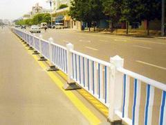 低价PVC塑钢公路护栏：优惠的PVC塑钢公路护栏就在煜森护栏