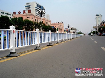 价格公道的道路护栏哪里有供应，道路护栏供应