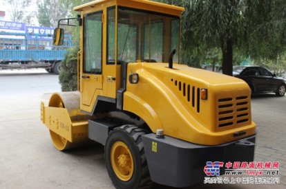 中国中小型压路机——想买优惠的中小型压路机，就来洛阳政赢机械