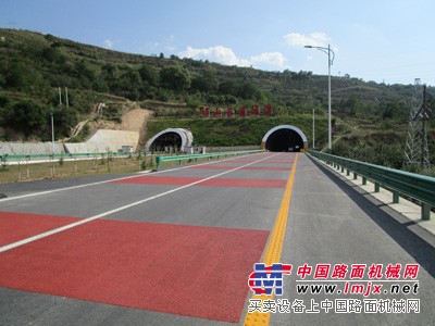 性价比高的彩色路面涂料是由山西长达交通设施提供的  _西宁彩色路面施工