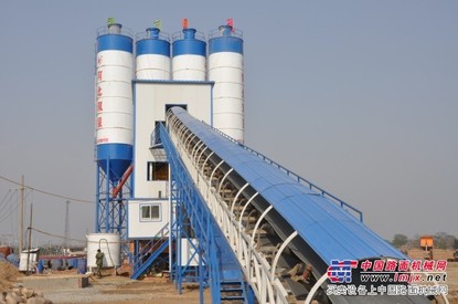河北双星HZS60搅拌站采用PLD2400型混凝土配料机。