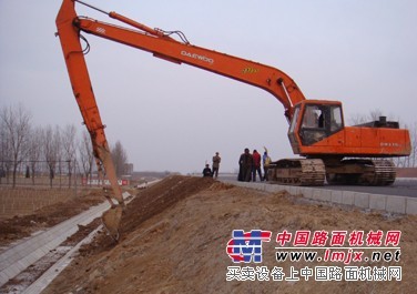 济南长期出租加长臂挖掘机/出租价格面议/18米加长臂挖掘机租赁