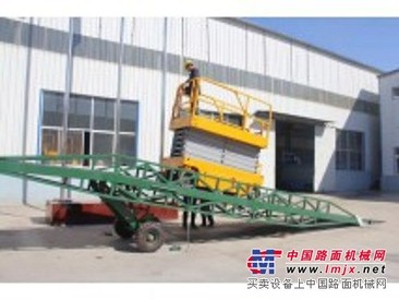 高品质移动式登车桥专卖【认准】强锐】品种齐全】泰安移动式登车桥