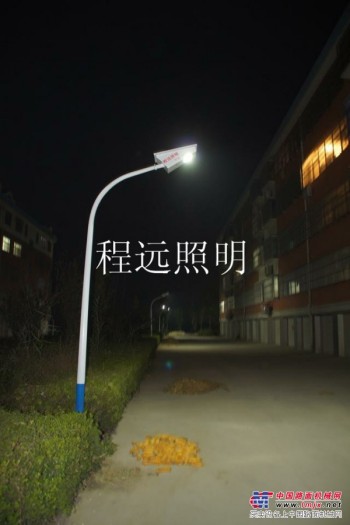 廠家直銷青島太陽能路燈/程遠照明