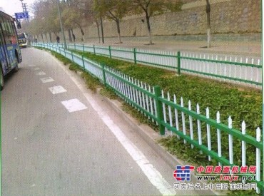 兰州交通隔离栏|甘肃草坪护栏现货供应|兰州铁艺护栏|甘肃铁艺围栏