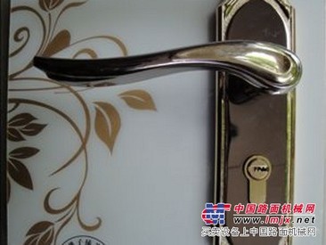 德阳开保险柜锁多少钱：供应有口碑的换防盗门锁