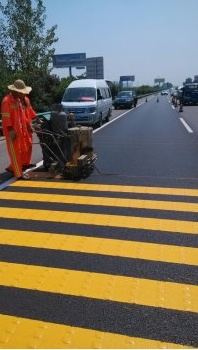 保定道路標線哪個廠家的質量好--大道交通設施有限公司