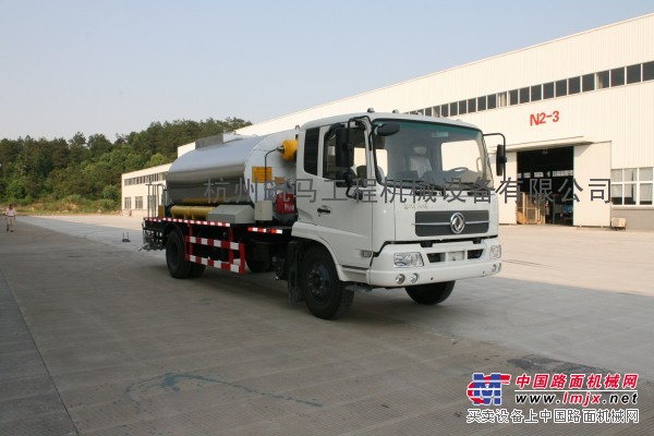 8000L 乳化沥青洒布车