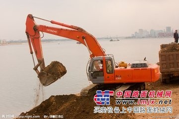 深圳大中小挖掘機出租|深圳寶安挖機出租公司