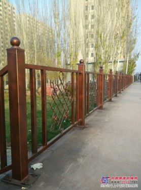 西宁操场围栏 大量供应优惠的宁夏宏盛易达围栏
