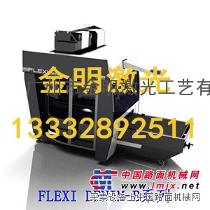 牛仔裤复杂雕花开裂图案成品