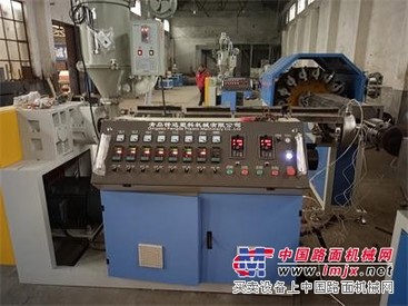 纤维增强软管生产设备—纤维管生产设备—纤维管生产线—锋达