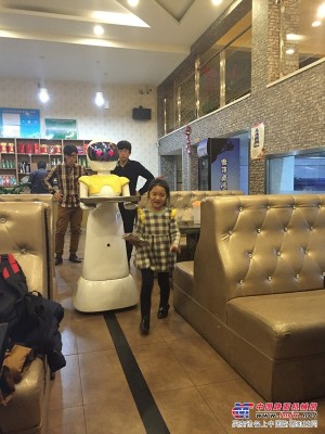 银川优惠的送餐机器人供销_太原送餐机器人型号有哪些