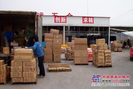 广东广州货车搬家运输资讯——广州升降尾板货车出租价格范围