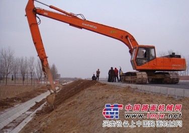 18米加长臂挖掘机哪里有-中国山东找亿捷