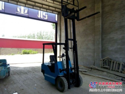 阳凯金机械厂提供划算的液压升降叉车 液压升降叉车生产厂家