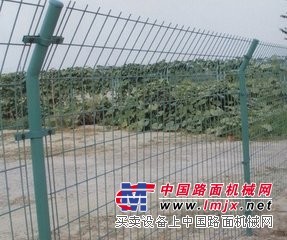 低价处理双边丝护栏网供应商——护栏网的规格 价格