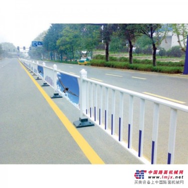 衡水可信赖的交通护栏提供商 交通防护护栏道路护栏生产交通护栏规格价格红旗PVC护栏代理商