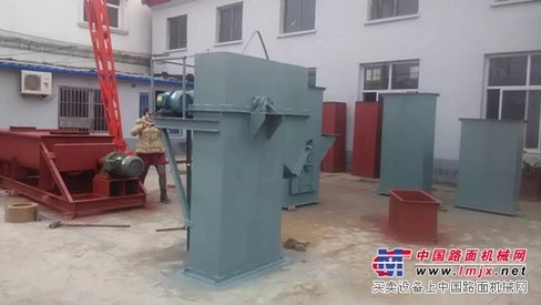 泊头市生产斗式提升机、斗式提升机厂家