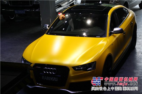 奥迪RS5电光金属黄上装
