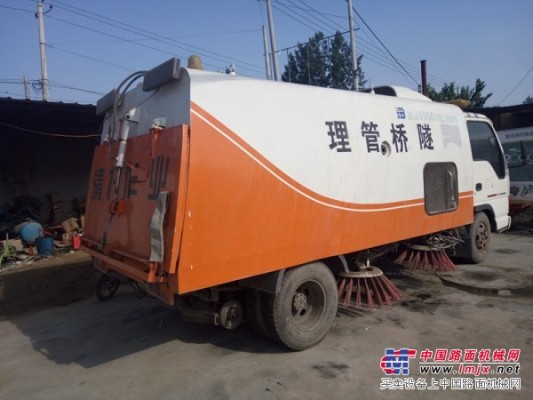 供應(yīng)江鈴二手工程除塵灑水車價格 小型加油車掃地車