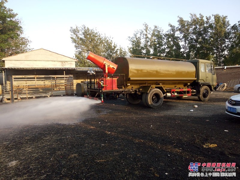 供应江铃二手工程除尘洒水车价格 小型加油车扫地车