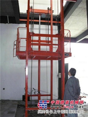供應鄭州液壓導軌式升降貨梯