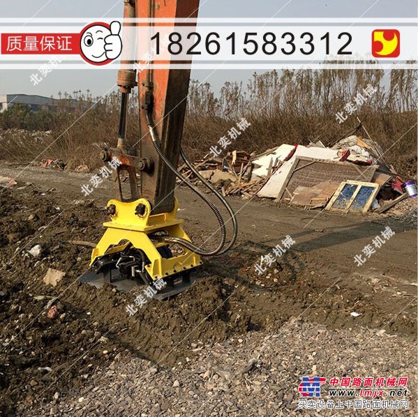 供应20吨挖掘机使用液压平板振动夯 夯实器