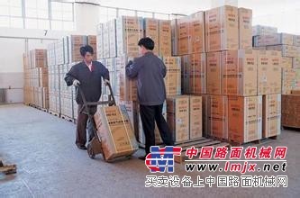 深圳蚂蚁搬家公司_减轻工人工作购置新的货车