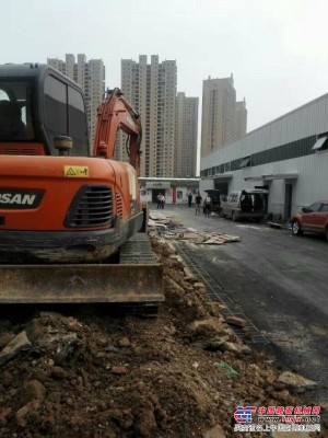 洪山區華中科技大學高新大道工程大學有60小挖機出租
