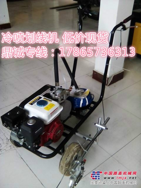 河南鹤壁停车位划线机，冷喷式车库划线机万向轮转向