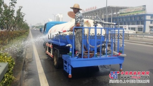 大量出售綠化灑水車，工地仰塵車，道路養護噴灑車