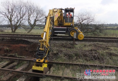 挖掘機改裝鐵路公路兩用挖坑機 電線杆鑽孔機