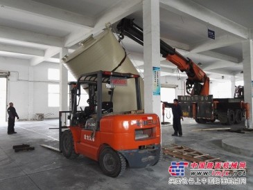东景工业坊设备搬运安装装卸叉车搬运5吨叉车出租