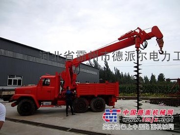 8吨吊车 汽车底盘电线杆挖坑机 越野型电线杆立杆机